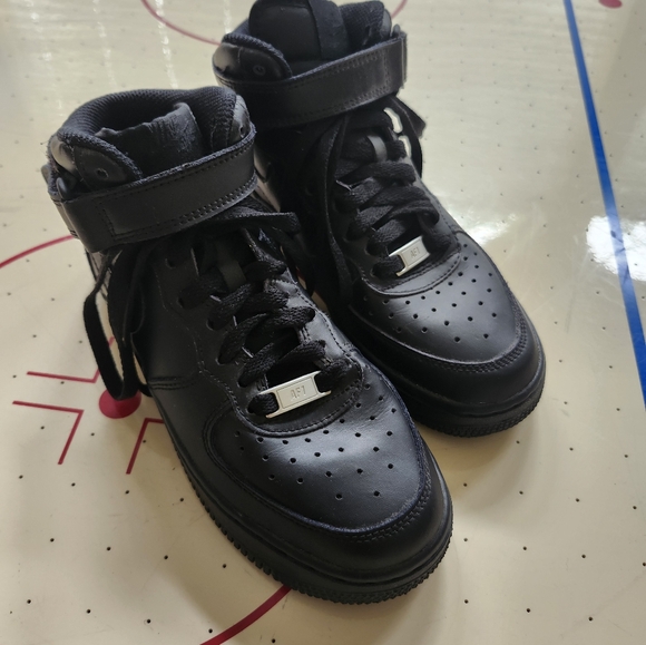 Jordan Boys Shoes Size 3.5Y - Picture 4 of 4